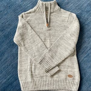 🤡🤡NWOT HALF ZIP SWEATER